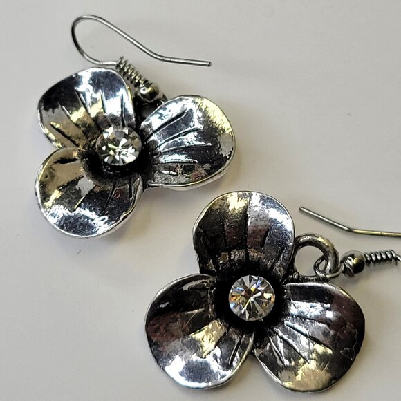 Floral Silver Tone Earrings - Picture 5 of 9